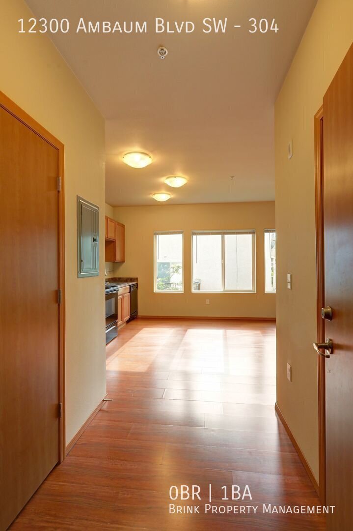 Ambaum Place | Top Floor Studio w/ In-Unit Laundry Available Now! property image