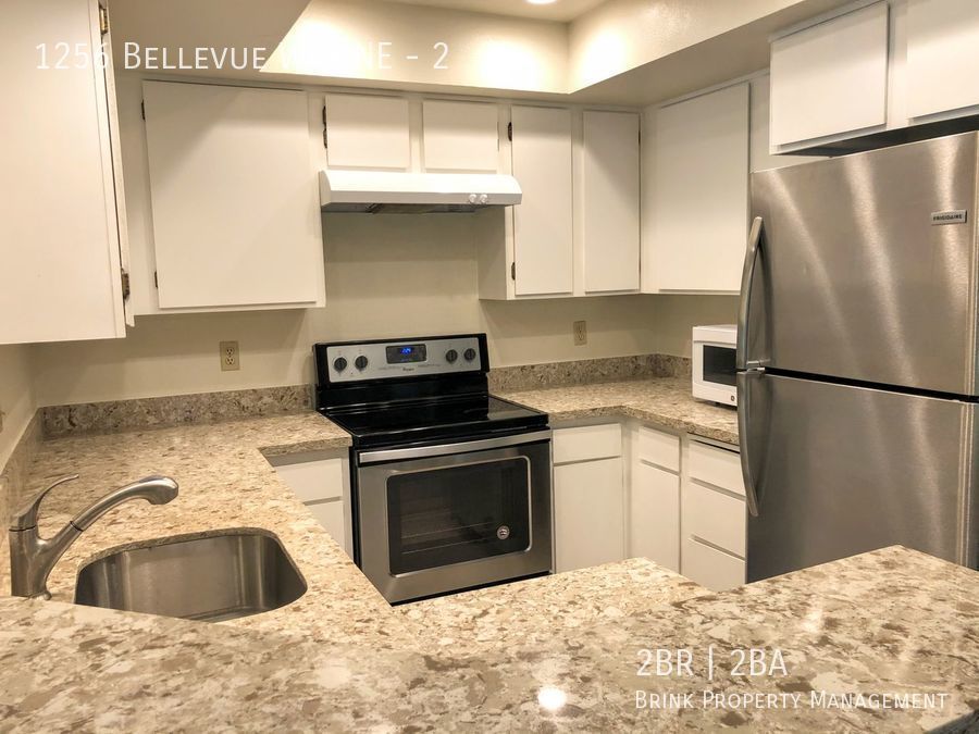 Spacious 2db, 2ba Condo Downtown Bellevue in Tranquil Setting property image