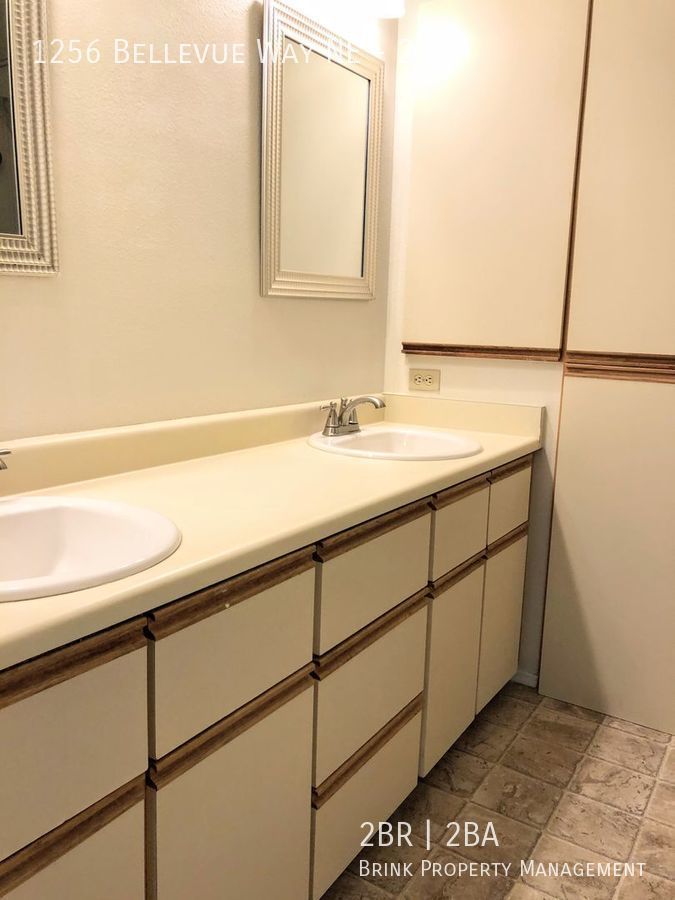 Spacious 2db, 2ba Condo Downtown Bellevue in Tranquil Setting property image